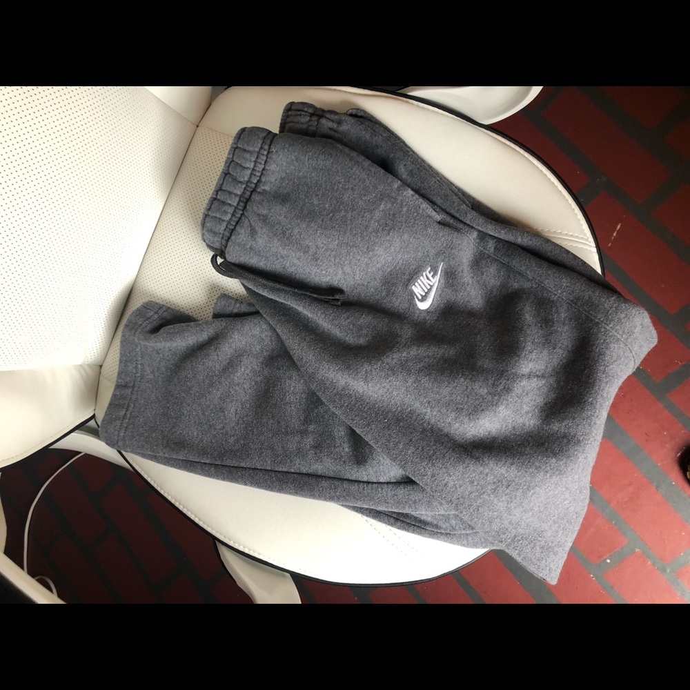 Nike sweatpants size medium